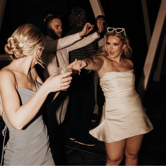 House of CB Toira Dress White - Picture 3 of 4